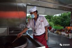 【 身边雷锋】“流动餐车”开赴防汛一线为巡堤